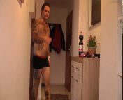 Татуированный немец трахает зрелку